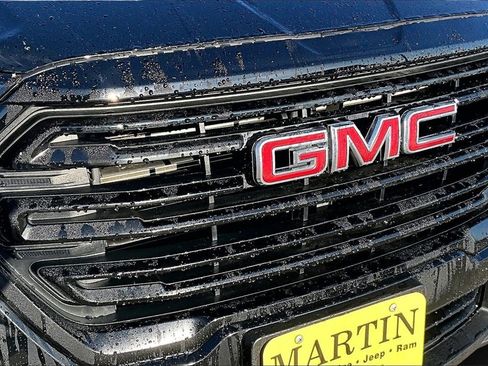 Used 2023 GMC Terrain SLE w/ Driver Convenience Package image 28