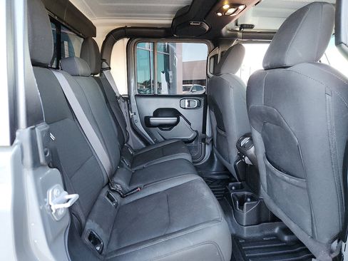 Used 2021 Jeep Gladiator Sport image 14