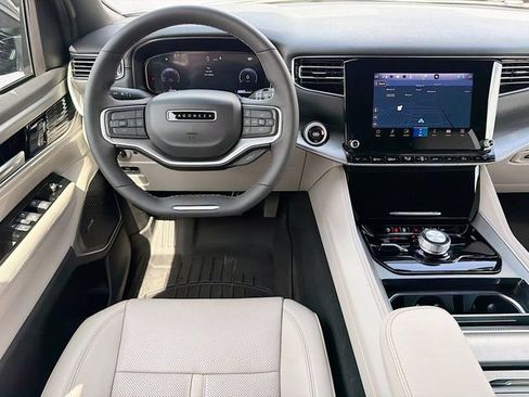 Used 2025 Jeep Wagoneer 4WD image 24