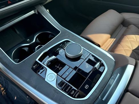 Used 2027 BMW X7 xDrive40i w/ M Sport Package AWD/4WD image 24