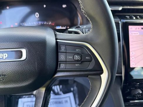 Used 2023 Jeep Grand Cherokee Limited image 18