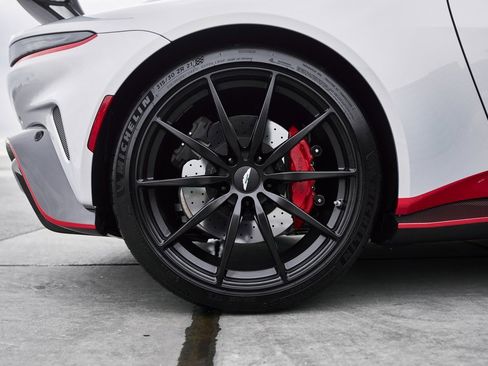 Used 2023 Aston Martin V12 Vantage image 27