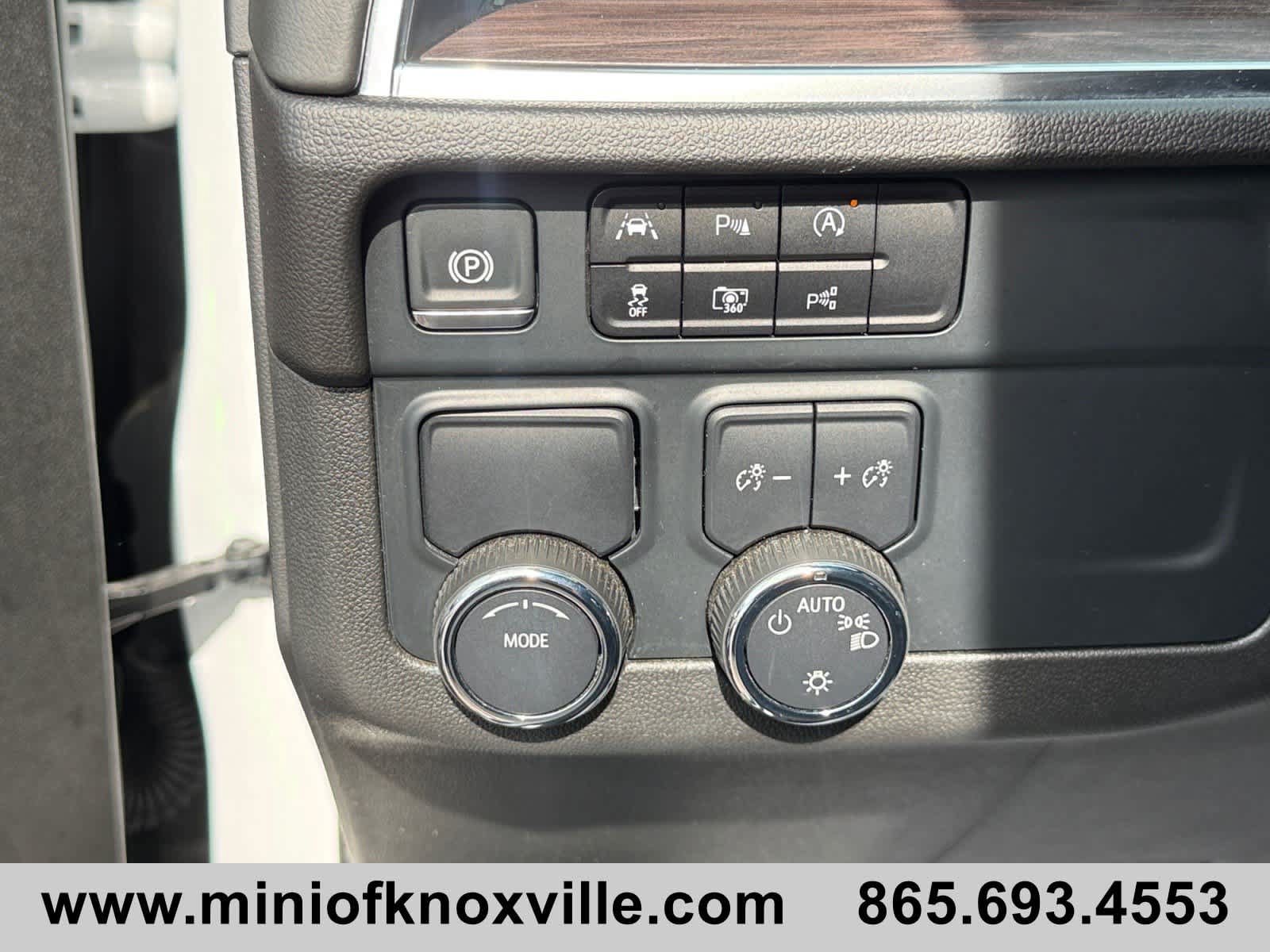 Used 2025 Chevrolet Tahoe LT RWD image 30