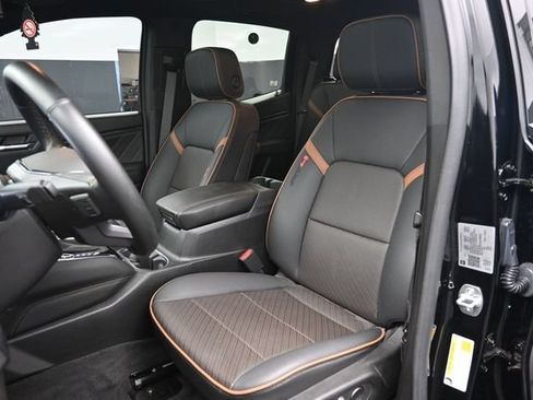 Used 2025 GMC Canyon AT4 w/ Nightfall Edition AWD/4WD image 18