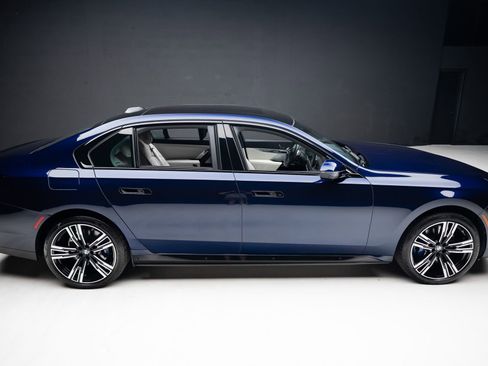 Used 2023 BMW i7 xDrive60 image 34