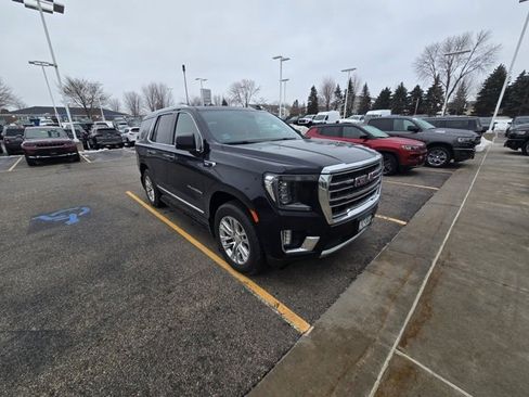 Used 2022 GMC Yukon SLT w/ SLT Premium Package image 1