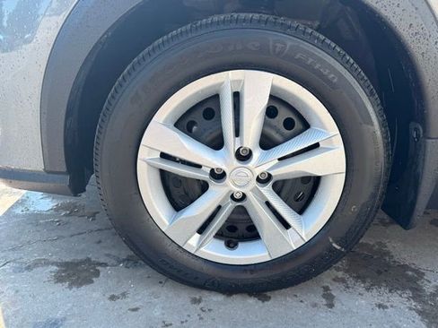 Certified 2025 Nissan Kicks Play S image 9