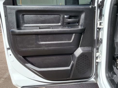 Used 2024 RAM 2500 Tradesman w/ Chrome Appearance Group image 18