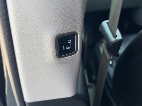 Used 2018 Chrysler Pacifica Touring-L Plus FWD image 15