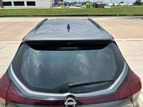 Used 2022 Nissan Kicks SR FWD image 8