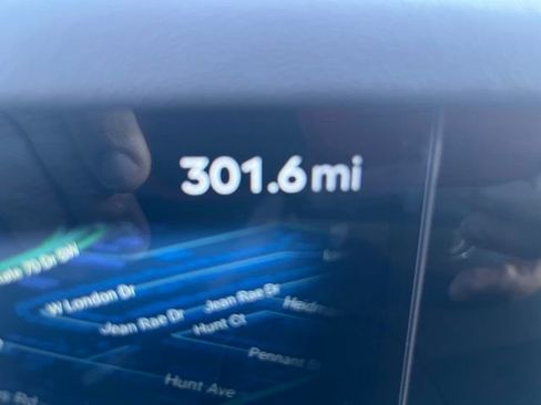 Used 2026 Lincoln Nautilus Premier image 18