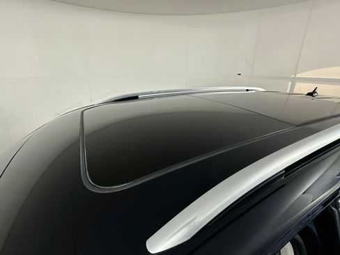 Used 2019 Volkswagen Tiguan SEL FWD image 22