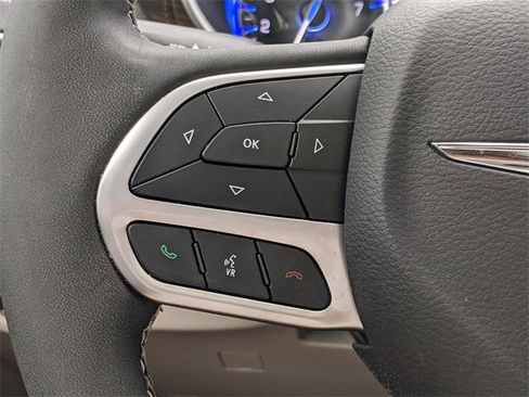 Used 2023 Chrysler Pacifica Limited image 22