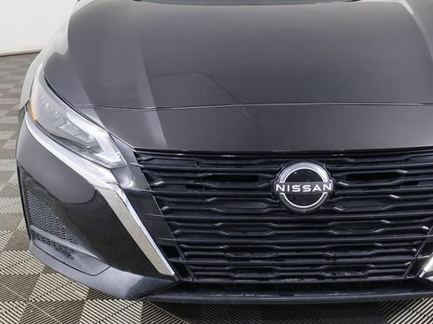 Used 2025 Nissan Altima 2.5 SV FWD image 10