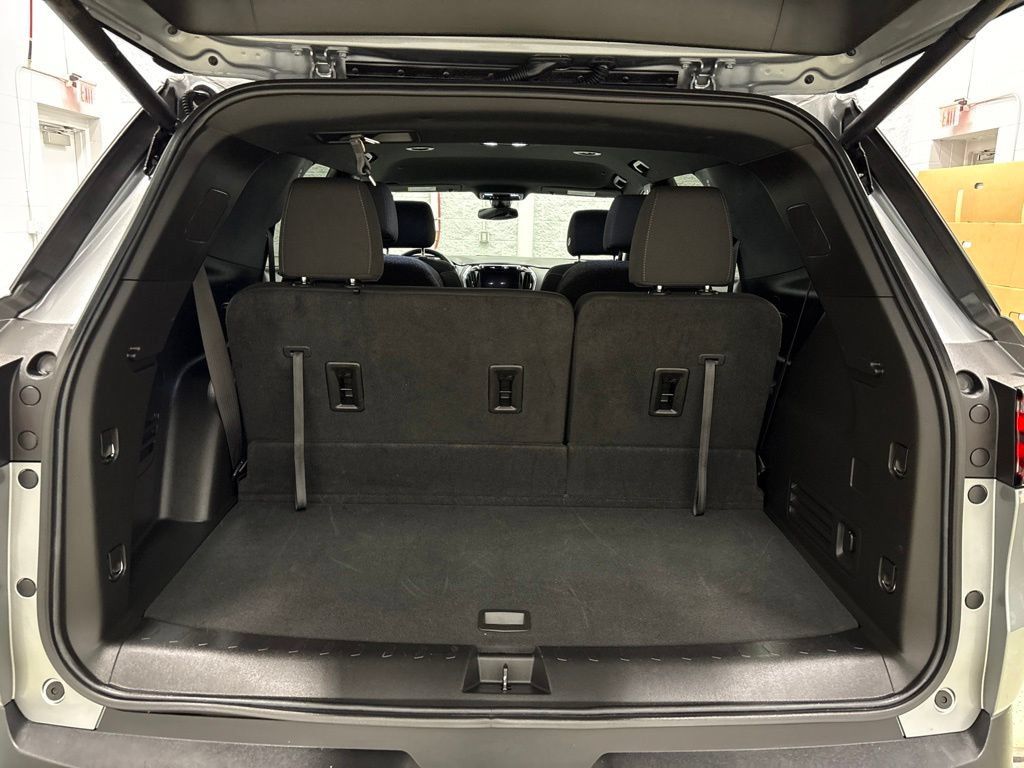 Used 2023 Chevrolet Traverse LT AWD/4WD image 37