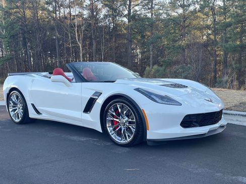 Used 2015 Chevrolet Corvette Z06 w/ 3LZ Preferred Equipment Group image 3