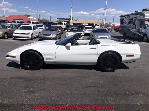 Used 1992 Chevrolet Corvette Convertible RWD image 7