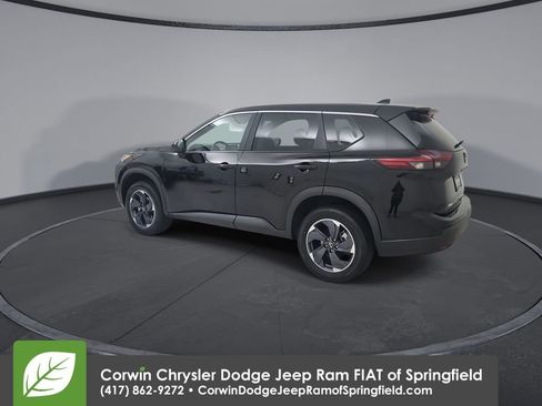 Used 2025 Nissan Rogue SV image 6