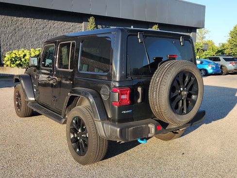 Used 2023 Jeep Wrangler Unlimited Sahara w/ Cold Weather Group AWD/4WD image 5