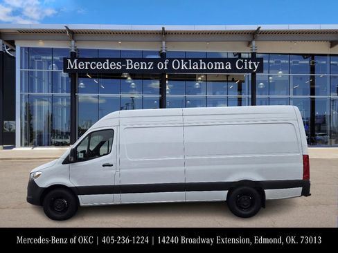 Used 2025 Mercedes-Benz Sprinter 2500 image 3