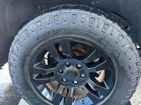 Used 2019 Chevrolet Suburban LT AWD/4WD image 34