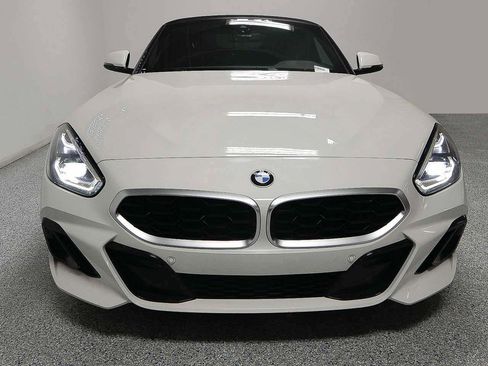 Used 2023 BMW Z4 sDrive30i w/ Convenience Package image 4