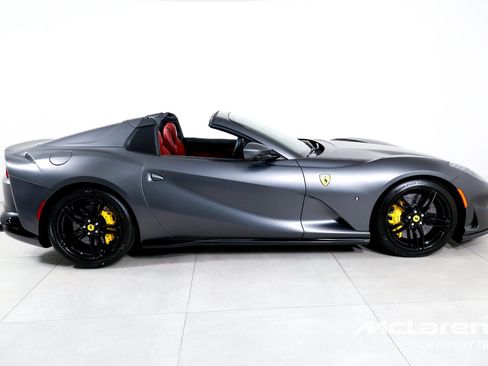 Used 2021 Ferrari 812 GTS RWD image 10