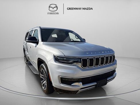 Used 2024 Jeep Wagoneer L Series II w/ Flexible Seating Group AWD/4WD image 2