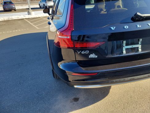 Used 2024 Volvo V60 B5 Cross Country Ultimate image 15