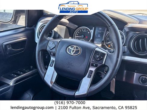 Used 2020 Toyota Tacoma SR5 AWD/4WD image 14