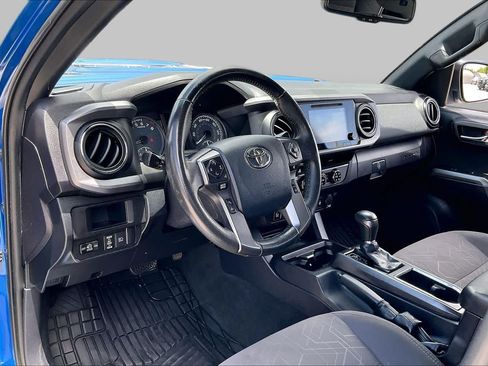Used 2018 Toyota Tacoma TRD Sport w/ Technology Package RWD image 16