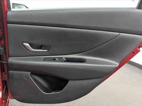 Used 2025 Hyundai Elantra SE w/ Cargo Package FWD image 19