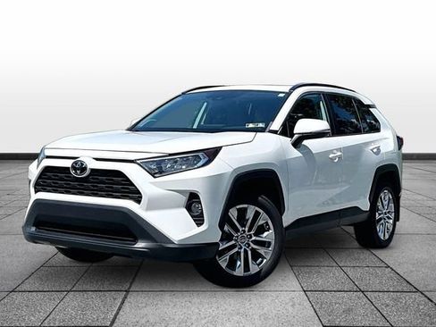 Used 2021 Toyota RAV4 XLE Premium AWD/4WD image 4