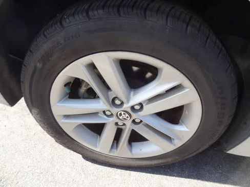 Used 2022 Toyota Corolla SE image 18