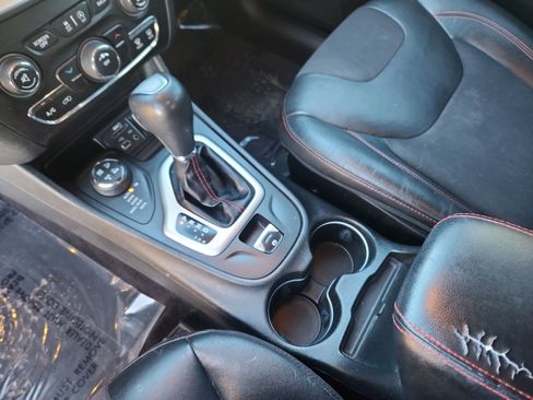 Used 2016 Jeep Cherokee Trailhawk w/ Cold Weather Group image 16