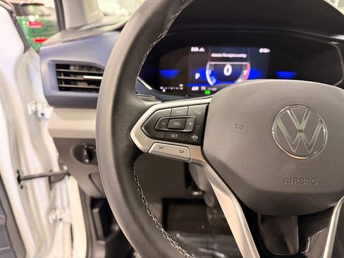 Used 2022 Volkswagen Taos SE image 13
