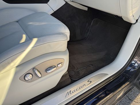 Used 2018 Porsche Macan S image 25