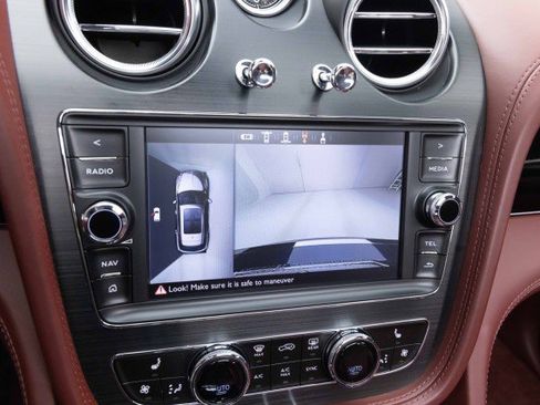 Used 2019 Bentley Bentayga image 38