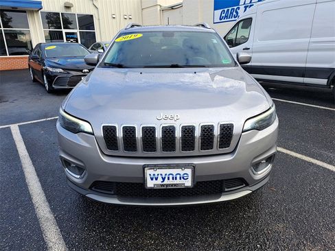Used 2019 Jeep Cherokee Limited image 2