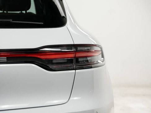 Certified 2023 Porsche Macan AWD/4WD image 12
