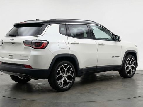 Used 2025 Jeep Compass Limited image 9