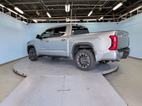 Used 2025 Toyota Tundra Limited AWD/4WD image 9