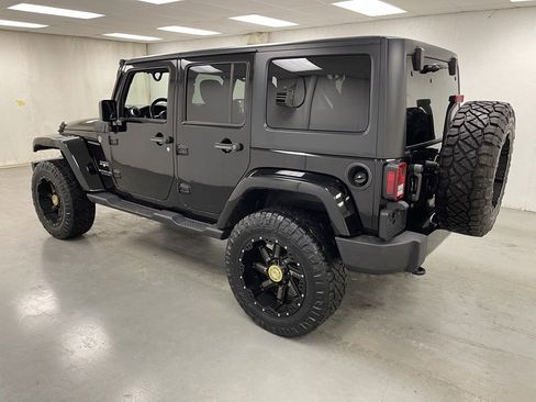 Used 2017 Jeep Wrangler Unlimited Sahara image 3