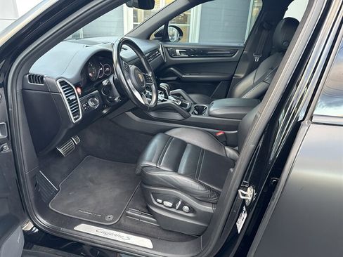 Used 2021 Porsche Cayenne S w/ Premium Package image 13