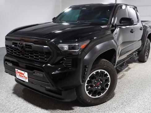 Used 2024 Toyota Tacoma TRD Off-Road AWD/4WD image 31