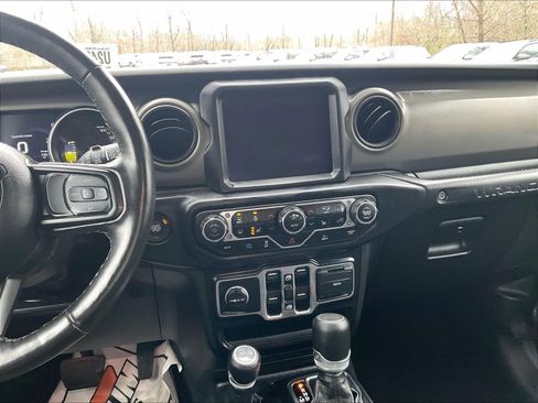 Used 2023 Jeep Wrangler Unlimited w/ Cold Weather Group image 18