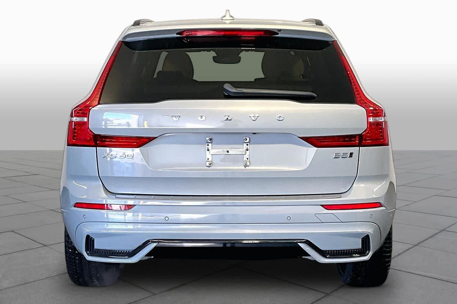 Used 2024 Volvo XC60 B5 Ultimate w/ Protection Package Premier AWD/4WD image 5