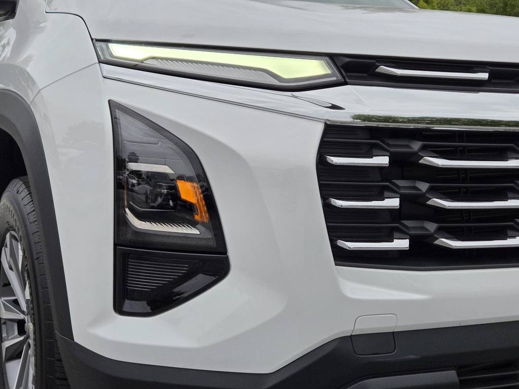 Used 2026 Chevrolet Equinox LT FWD image 3