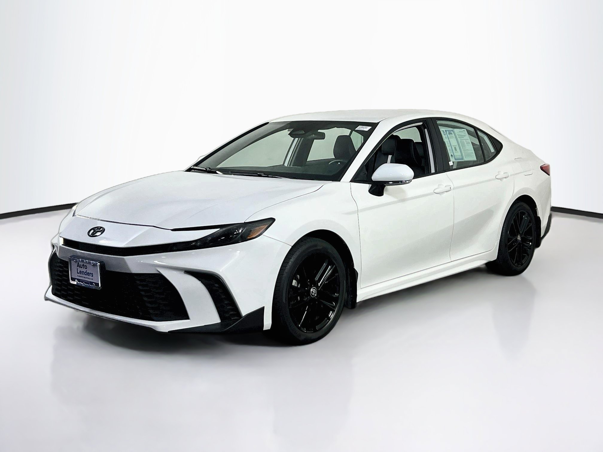 Used 2025 Toyota Camry SE AWD/4WD image 1