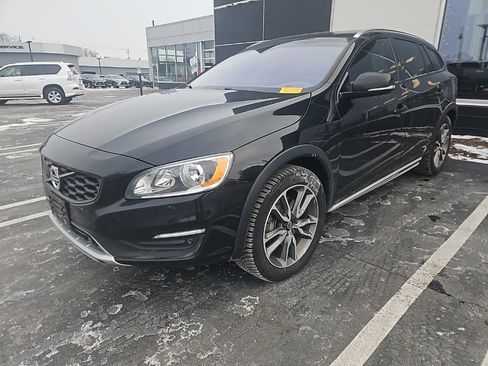 Used 2018 Volvo V60 T5 Cross Country w/ Convenience Package image 3
